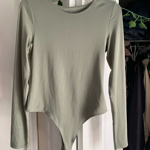 Sleek Olive Green Women's Top - Picture 1 of 4